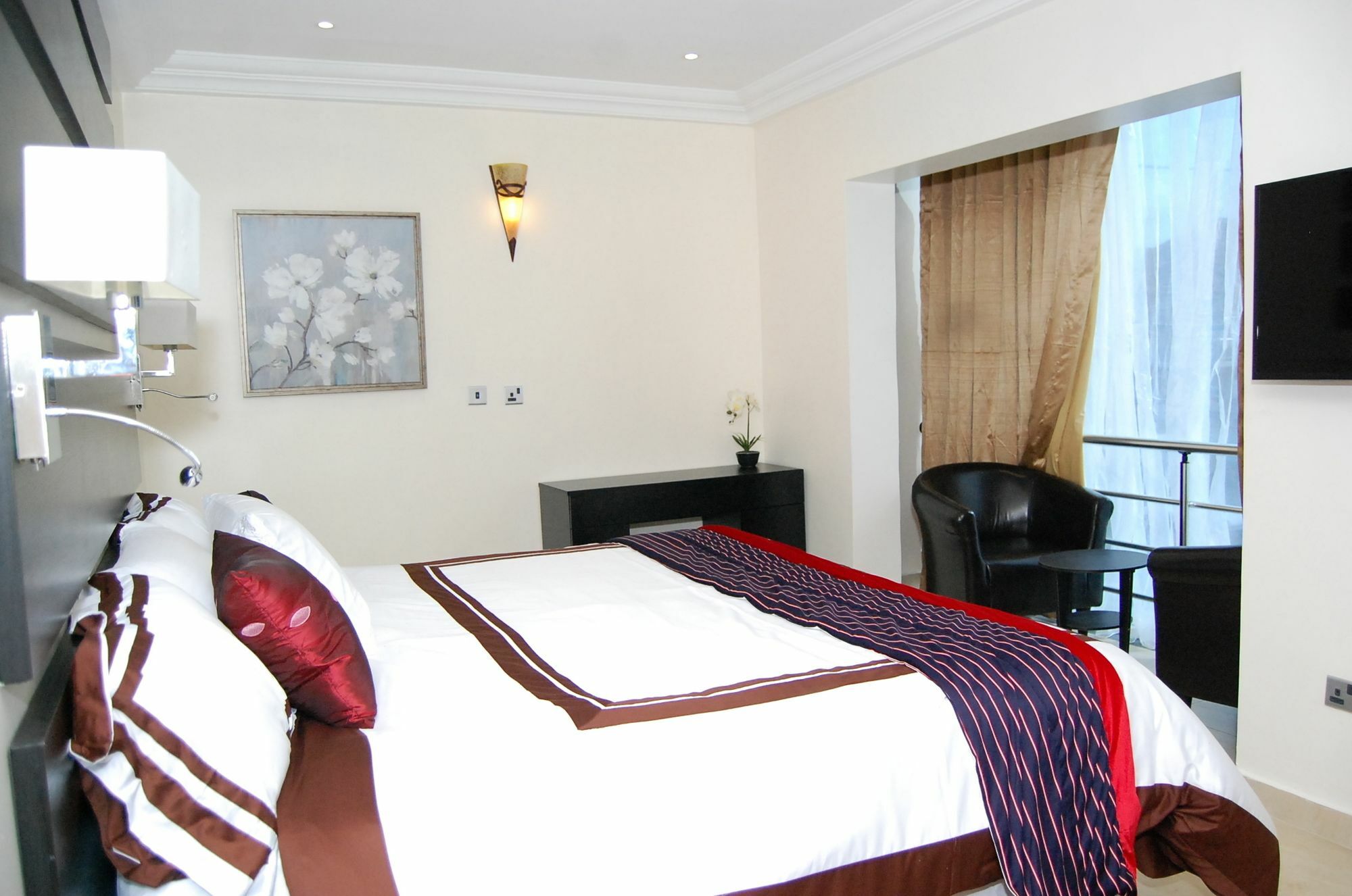 לקי The Montrose Hotel מראה חיצוני תמונה