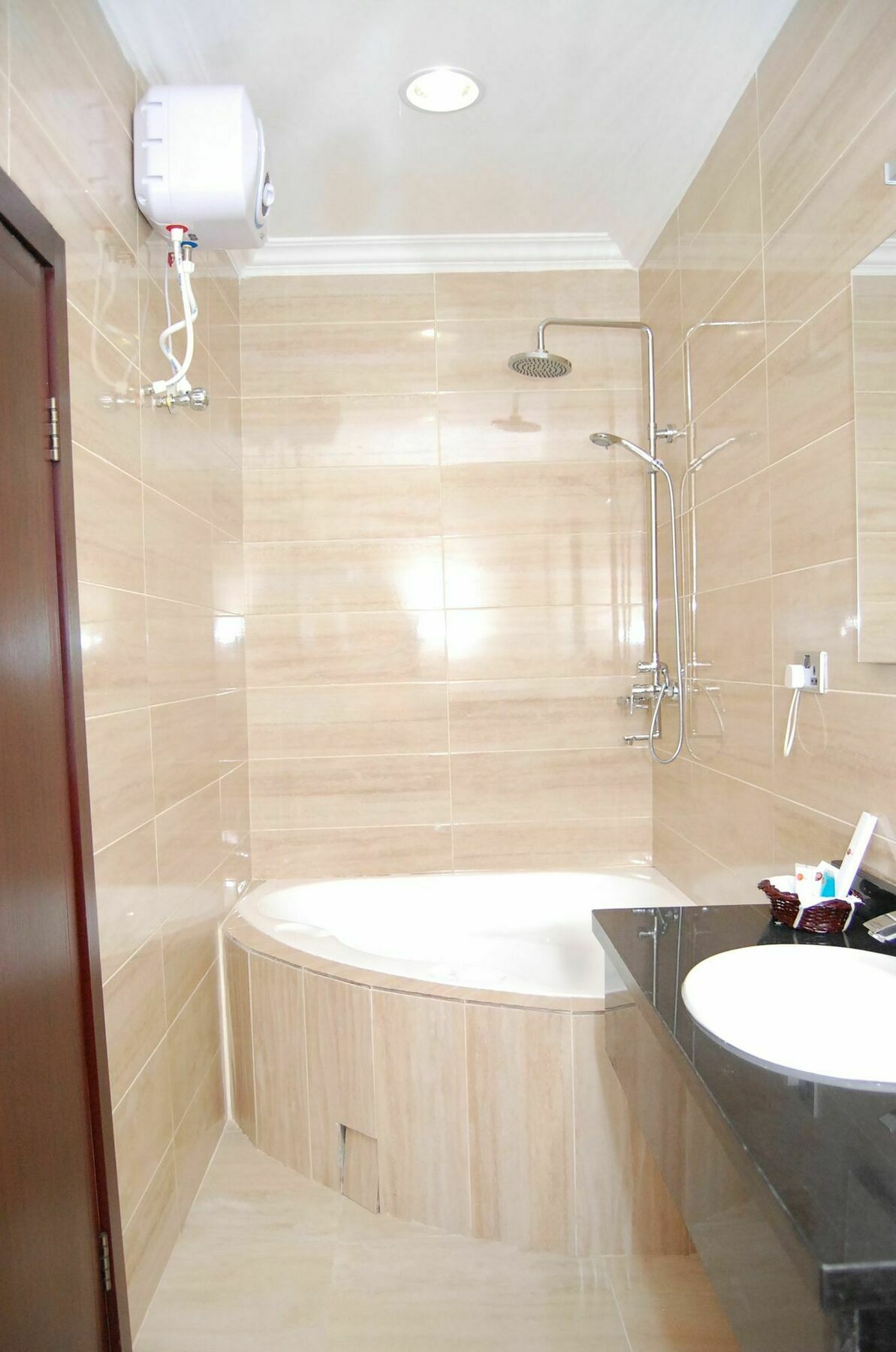 לקי The Montrose Hotel מראה חיצוני תמונה