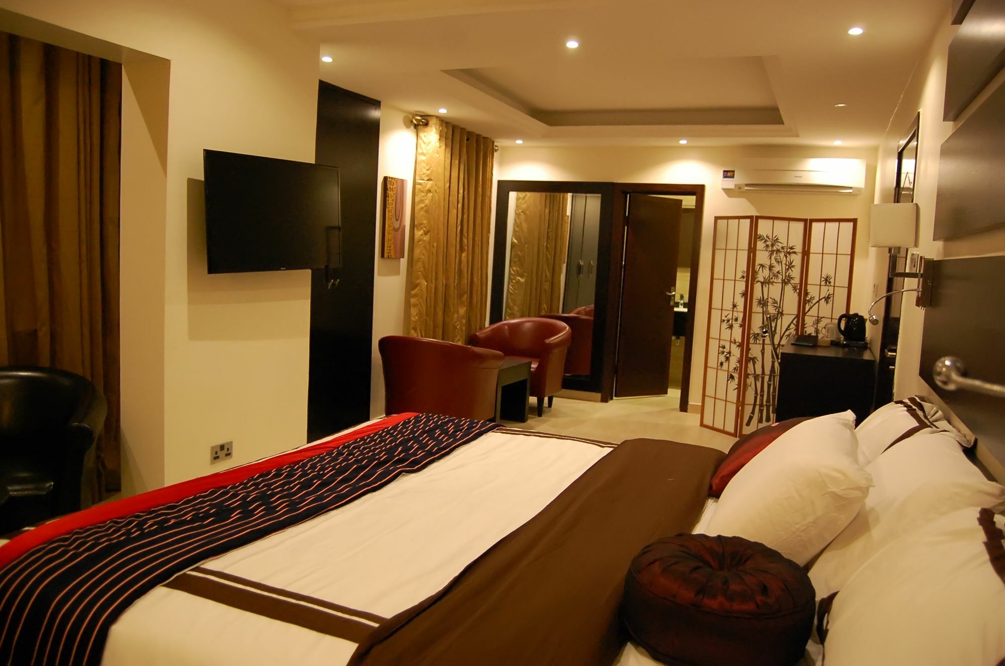 לקי The Montrose Hotel מראה חיצוני תמונה