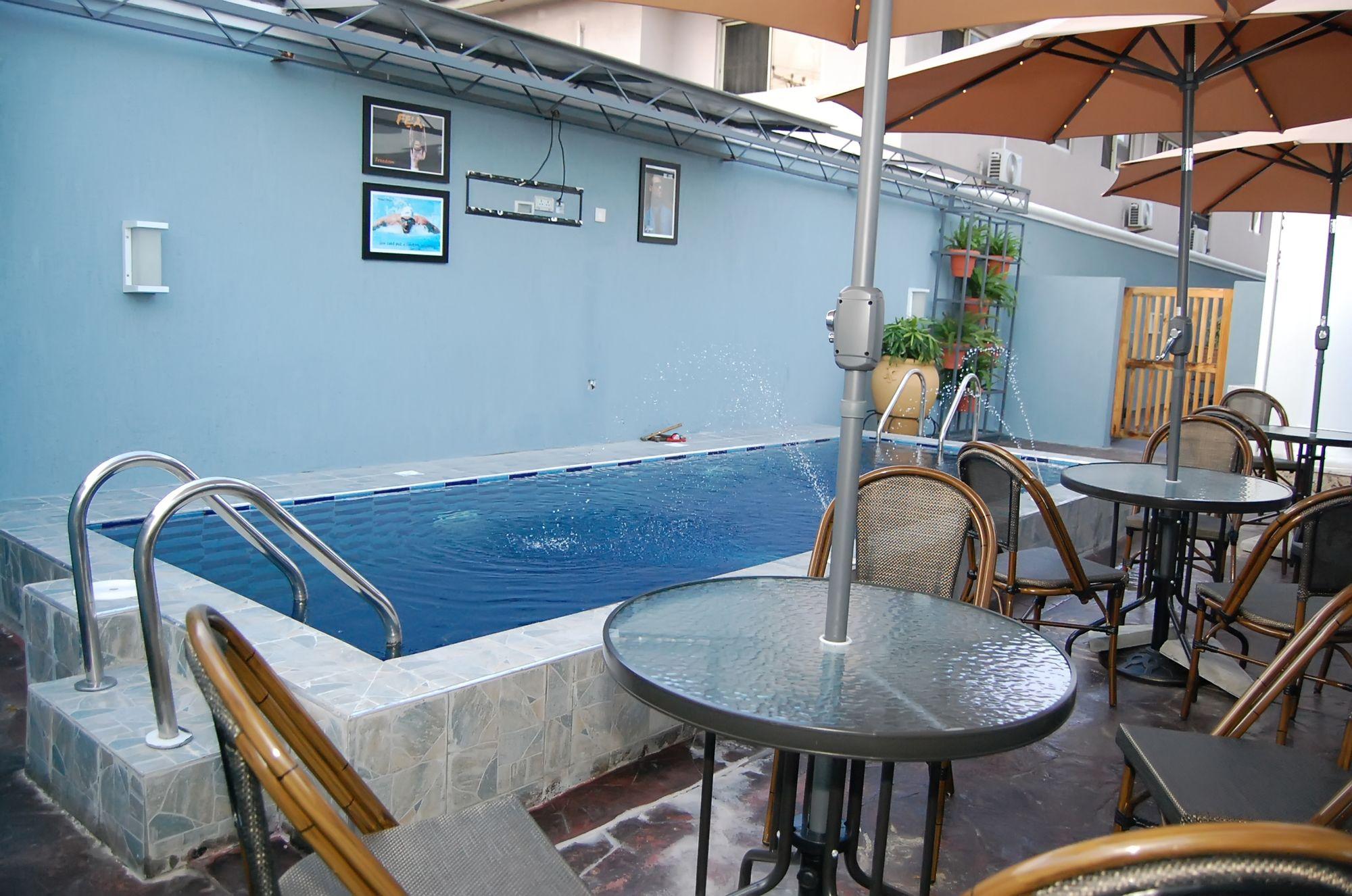 לקי The Montrose Hotel מראה חיצוני תמונה