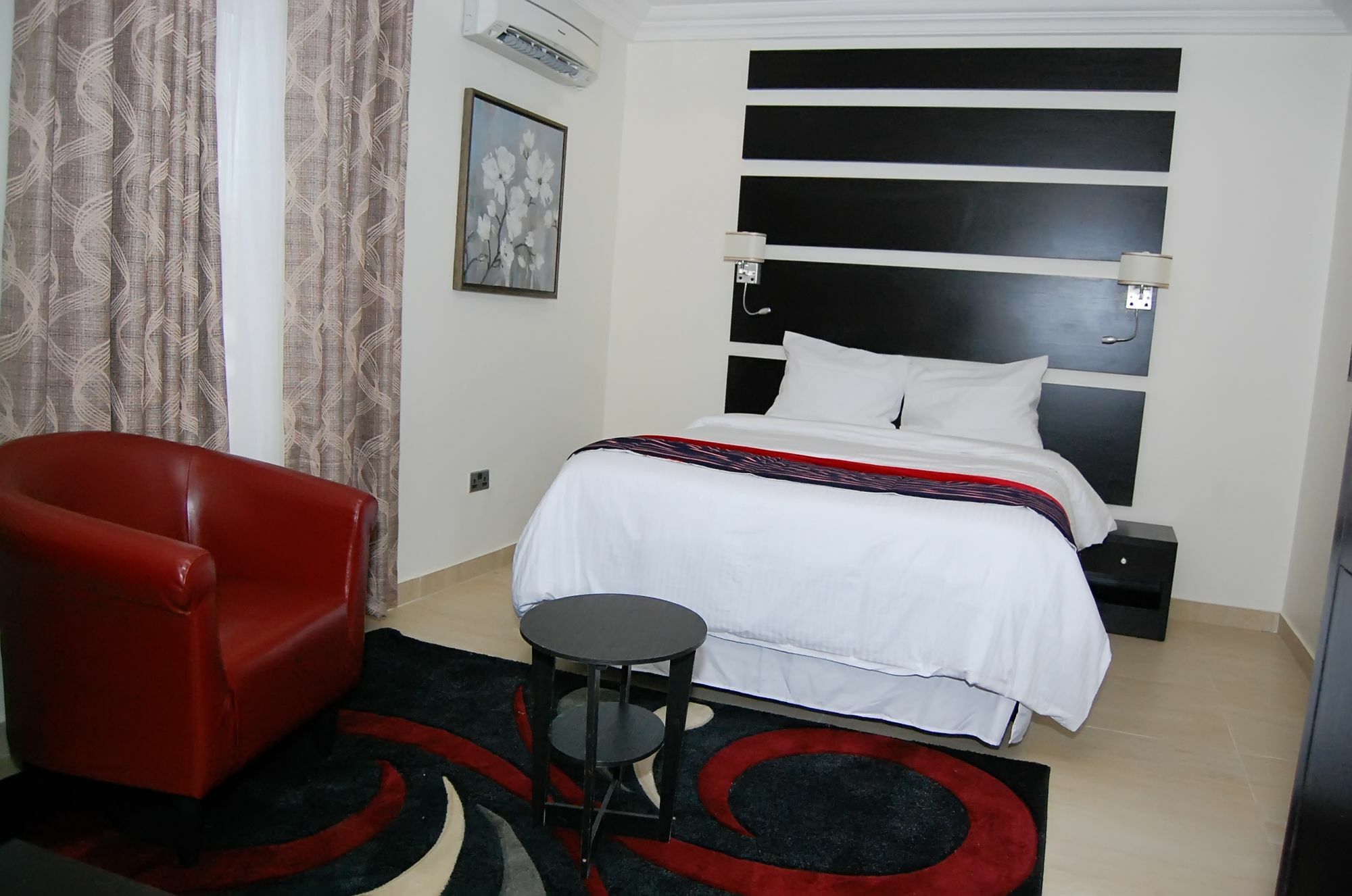 לקי The Montrose Hotel מראה חיצוני תמונה